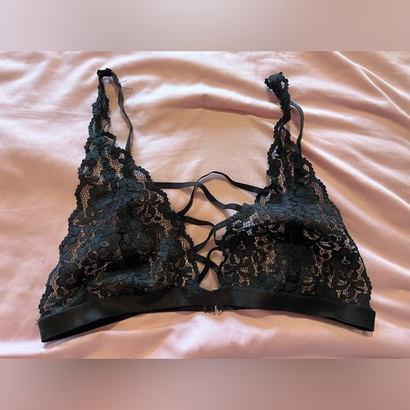 4 super cute and sexy bralettes - Picture 1 of 8